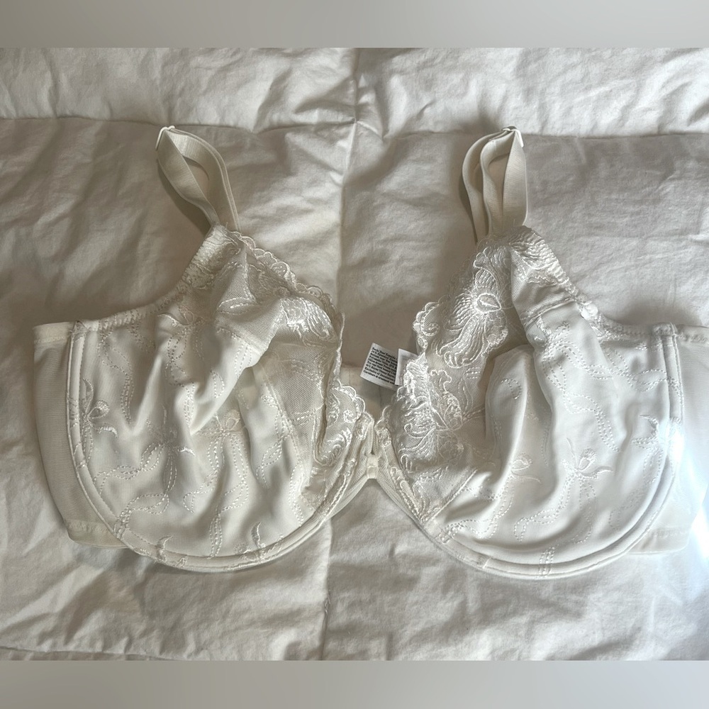 Wacoal 36 D Ivory Vanity Fair Lace Underwire Bra